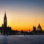 Ca' Del Cinema 4* البندقية