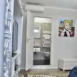 לינה וארוחת בוקר Ca' Del Cinema 4*