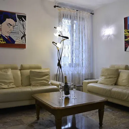 Oda ve Kahvaltı Ca' Del Cinema 4*