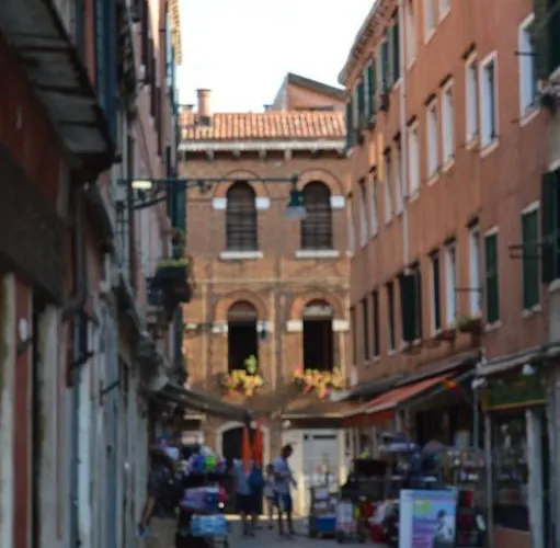 Alojamento de Acomodação e Pequeno-almoço Ca' Del Cinema 4*