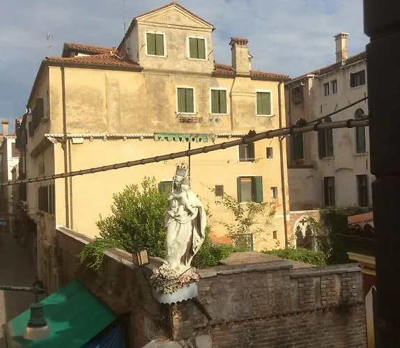 Alojamento de Acomodação e Pequeno-almoço Ca' Del Cinema 4*