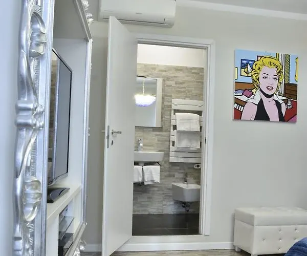 Alojamento de Acomodação e Pequeno-almoço Ca' Del Cinema 4*