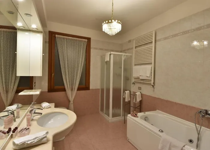 Alojamento de Acomodação e Pequeno-almoço Ca' Del Cinema 4*